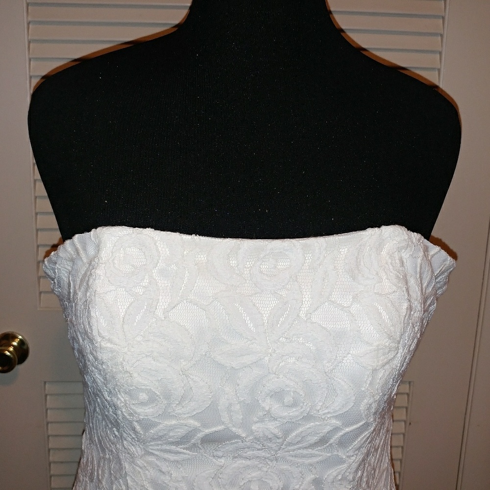 NWT! Strapless Ivory Lace Wedding Gown - Picture 3 of 9